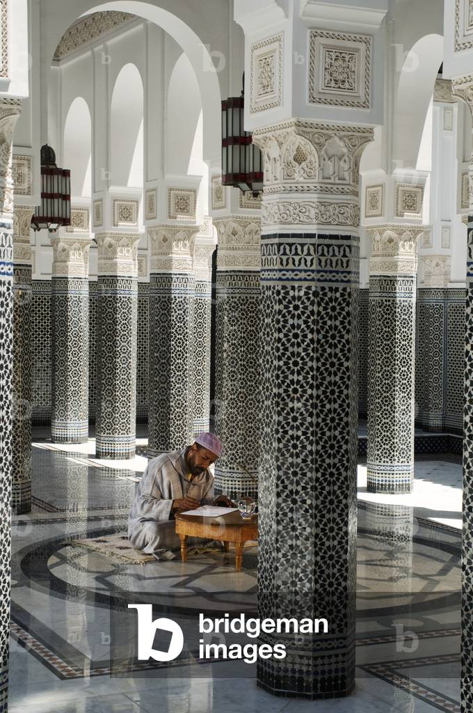 Public scribe in the black and white courtyard of the Mamoinia hotel, Marrakech, Morocco (photo)