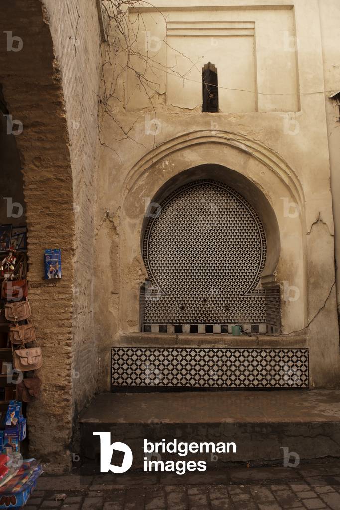 Public water fountain, Fes el Bali, Morocco (photo)