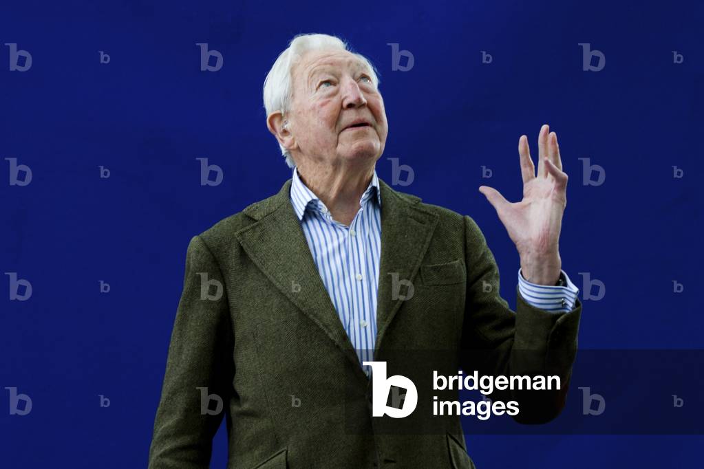 Sandy Gall at Edinburgh International Book Festival 2012 (photo)