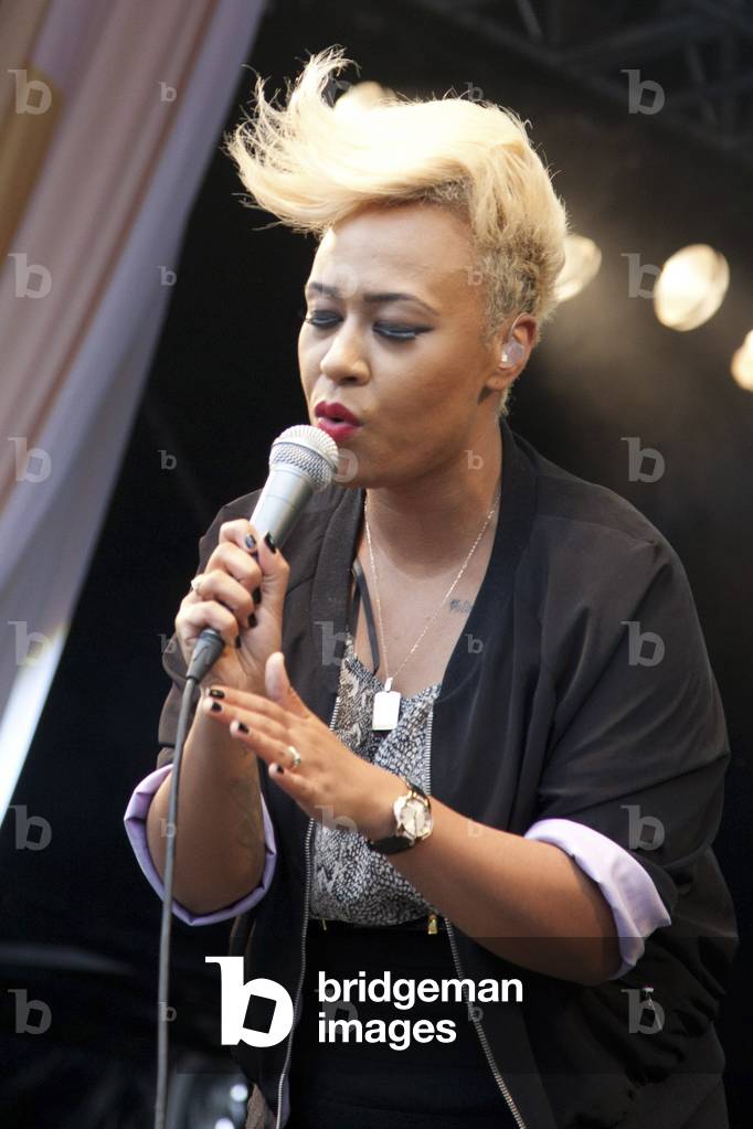 Emeli Sande Olympic Torch Relay George Square 8th Jun 2012 (photo)