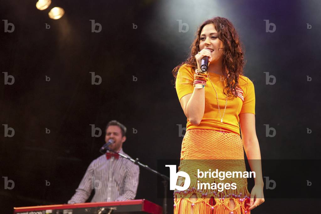 Eliza Doolittle Olympic Torch Relay George Square 8th June 2012 (photo)