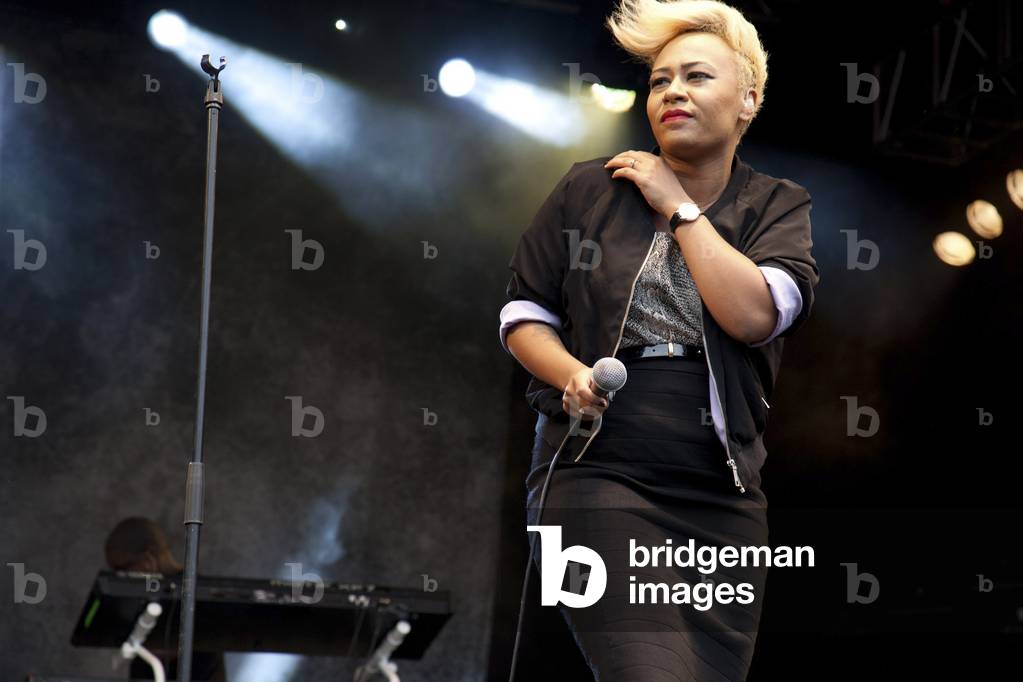 Emeli Sande Olympic Torch Relay George Square 8th Jun 2012 (photo)