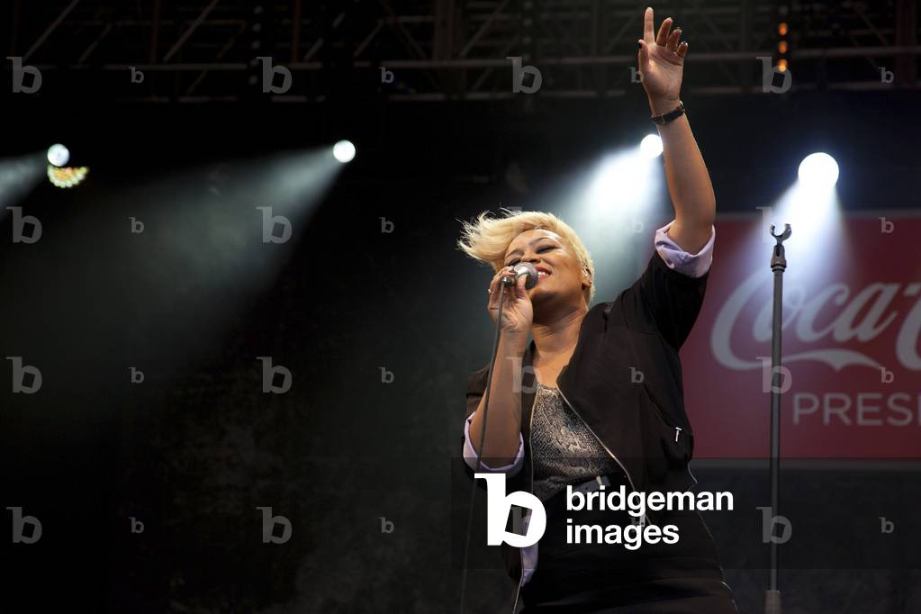 Emeli Sande Olympic Torch Relay George Square 8th Jun 2012 (photo)