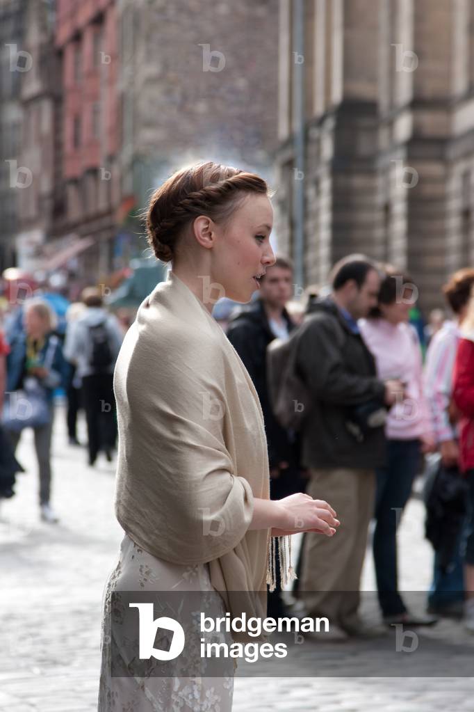 High street singer (photo)