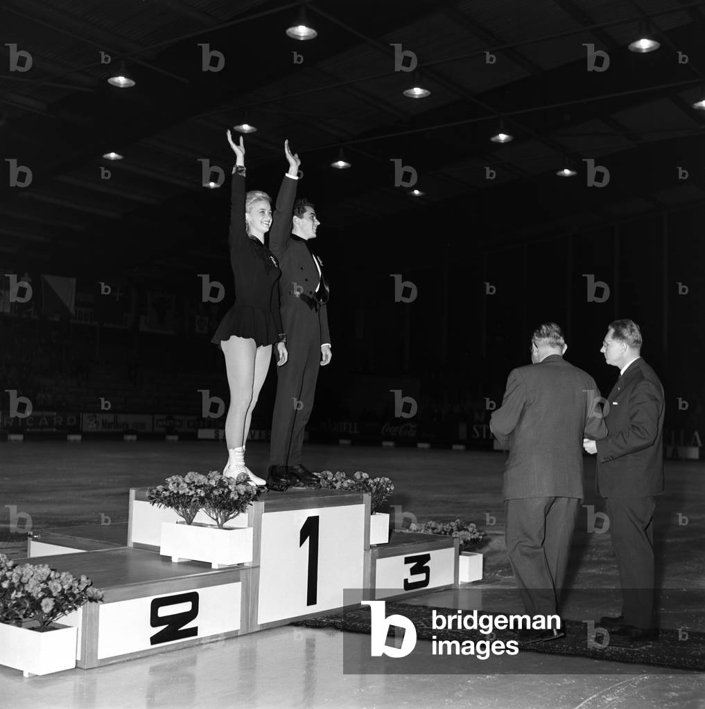 Marika Kilius and Hans-Juergen Baeumler win pair skating at the European Figure Skating Championships in Geneva, recorded in March 1962 (b/w photo)