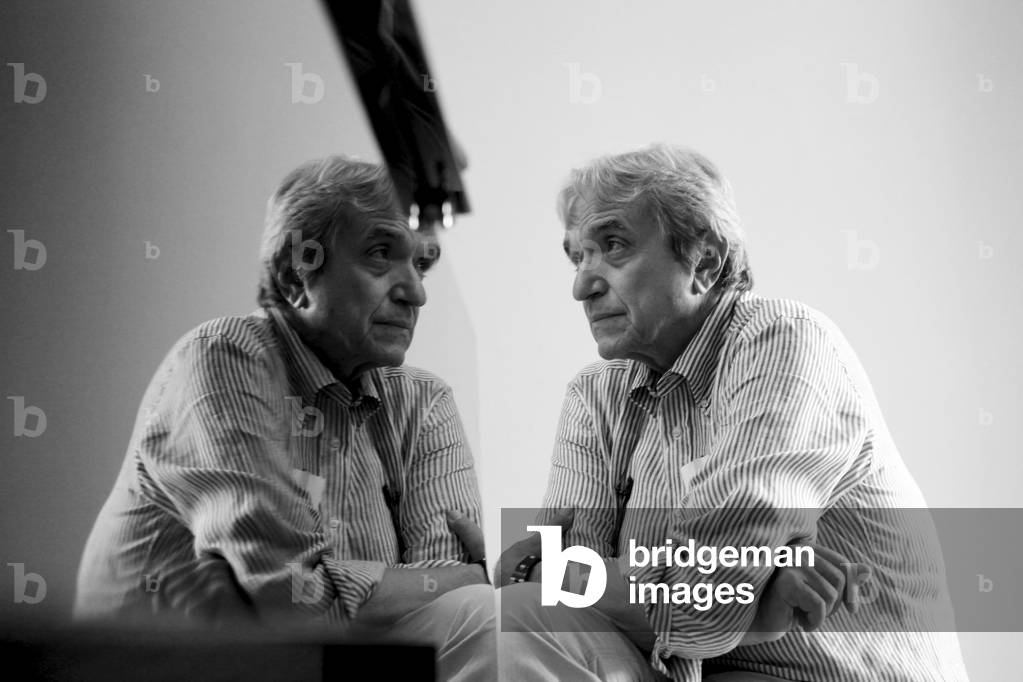 Ruggero Raimondi mentoring a singing student