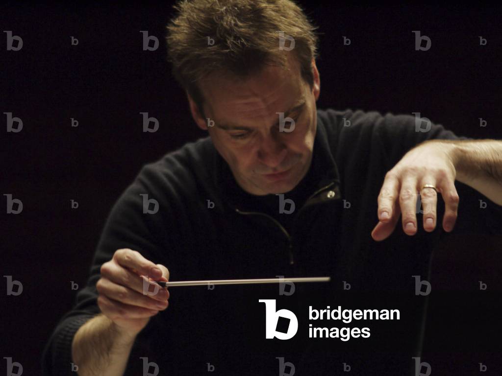 Jonathan Nott conducting