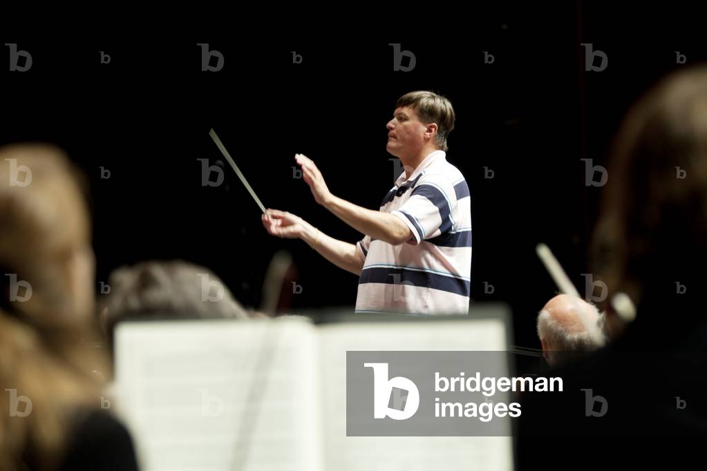 Christian Thielemann conducting  the Vienna Philharmonic