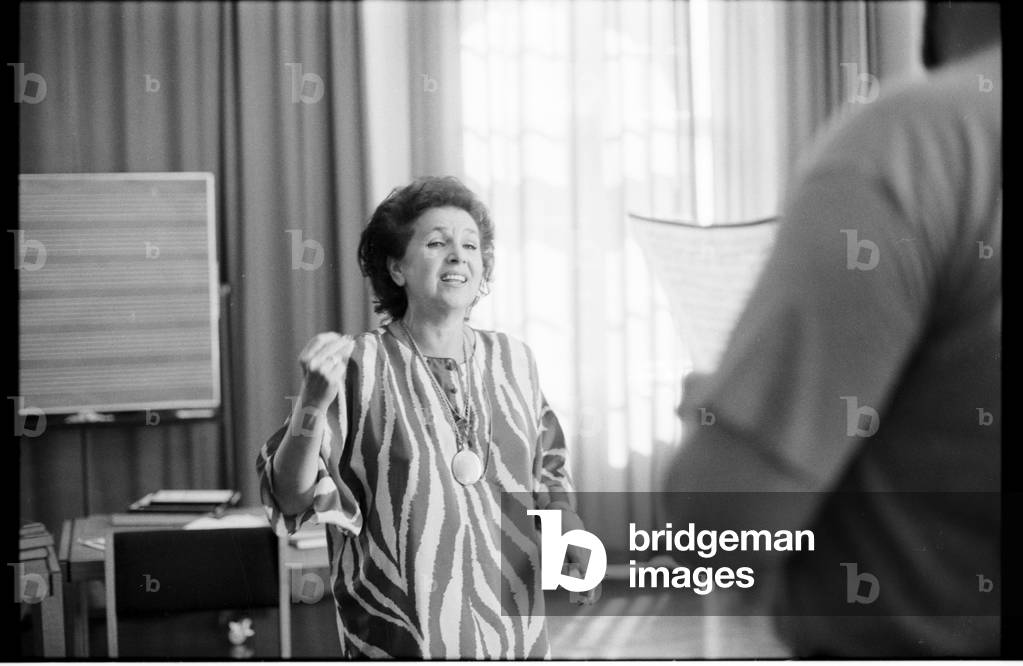 Galina Vishnevskaya giving a masterclass, 1990