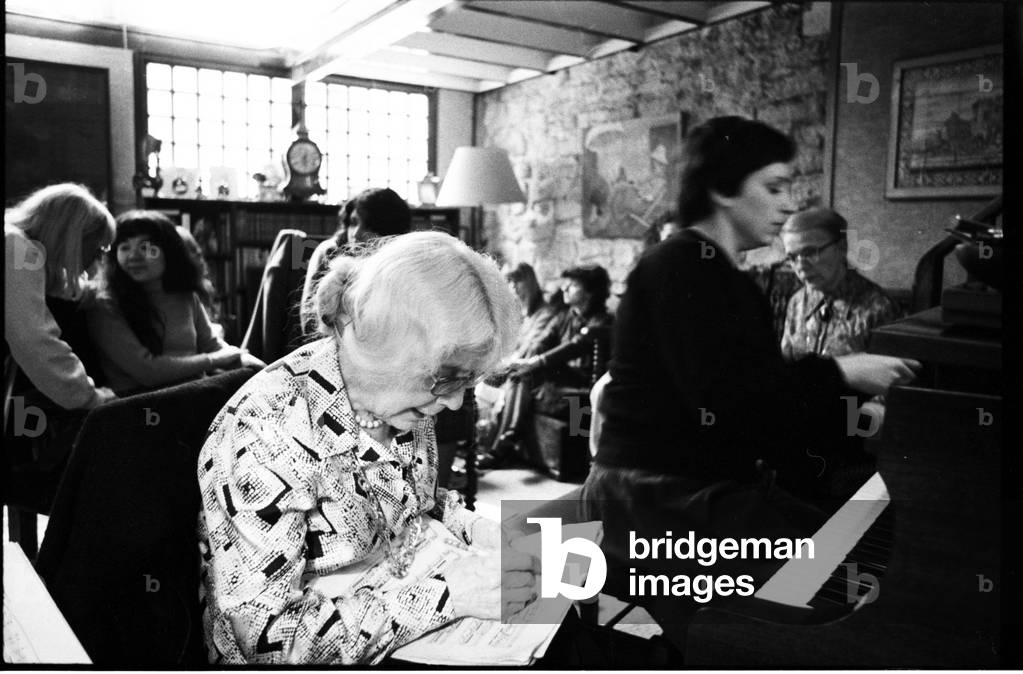 Yvonne Lefébure giving piano class, 1983