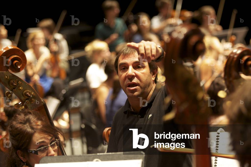 Daniele Gatti conducting the GMJO in Salzburg 2012