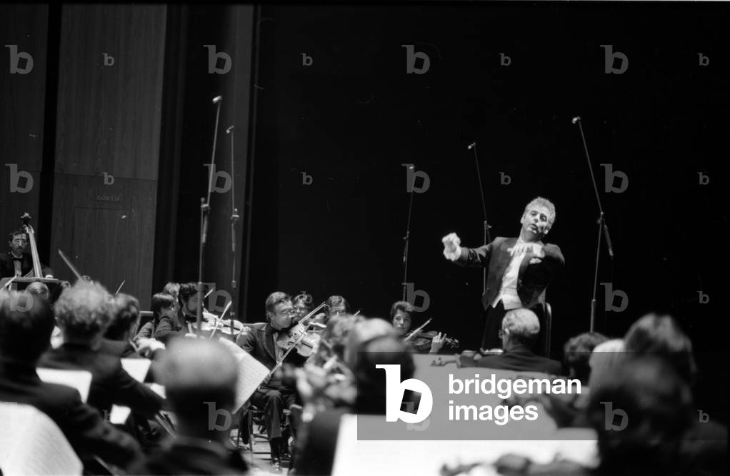 Daniel Barenboim conducting Orchestre de Paris