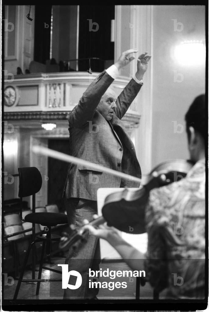 Daniel Barenboim conducting at Mozarteum