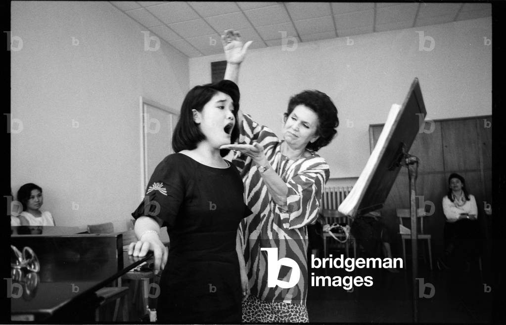 Galina Vishnevskaya giving a masterclass, 1990