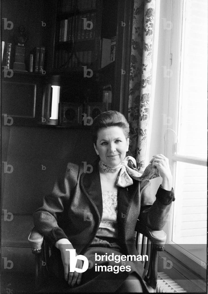 Galina Vishnevskaya at her home in Paris, 1985