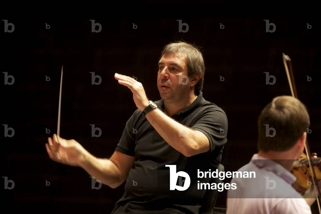 Daniele Gatti conducting the GMJO in Salzburg 2012