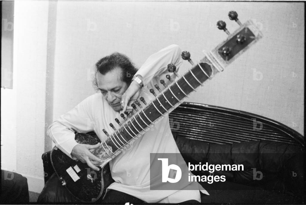 Ravi Shankar in his dressing room at Salle Pleyel