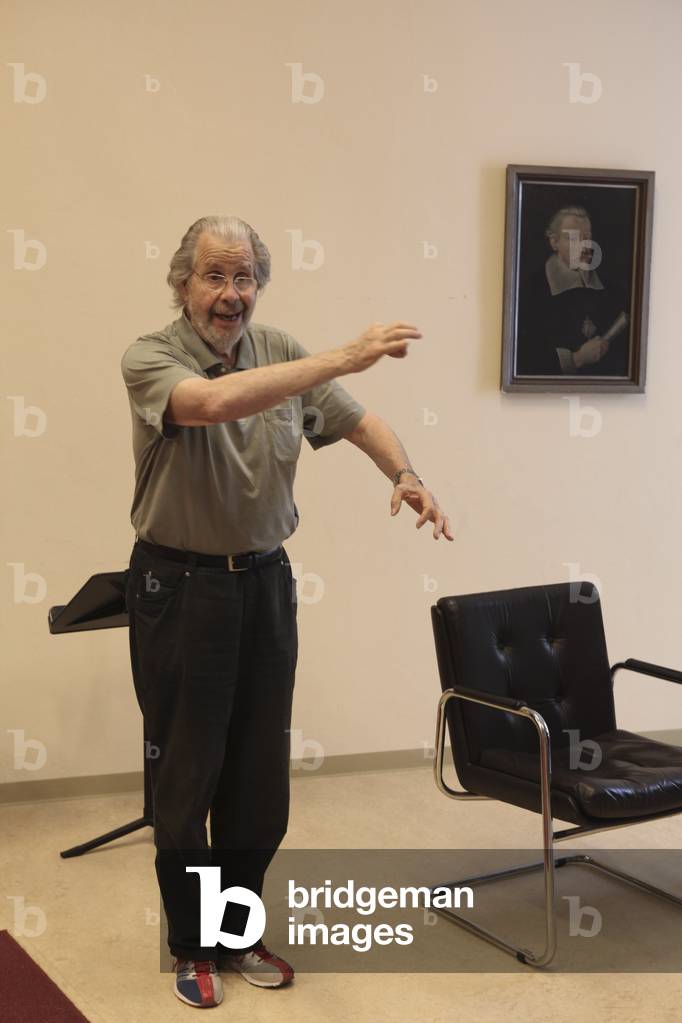 Baritone Tom Krause
