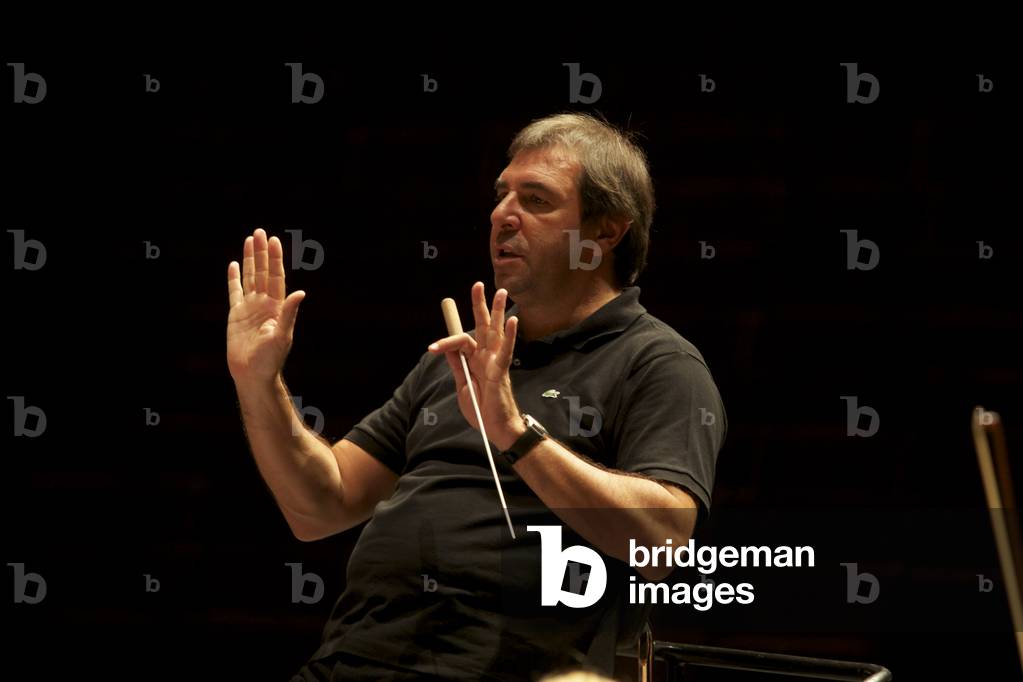 Daniele Gatti conducting the GMJO in Salzburg 2012