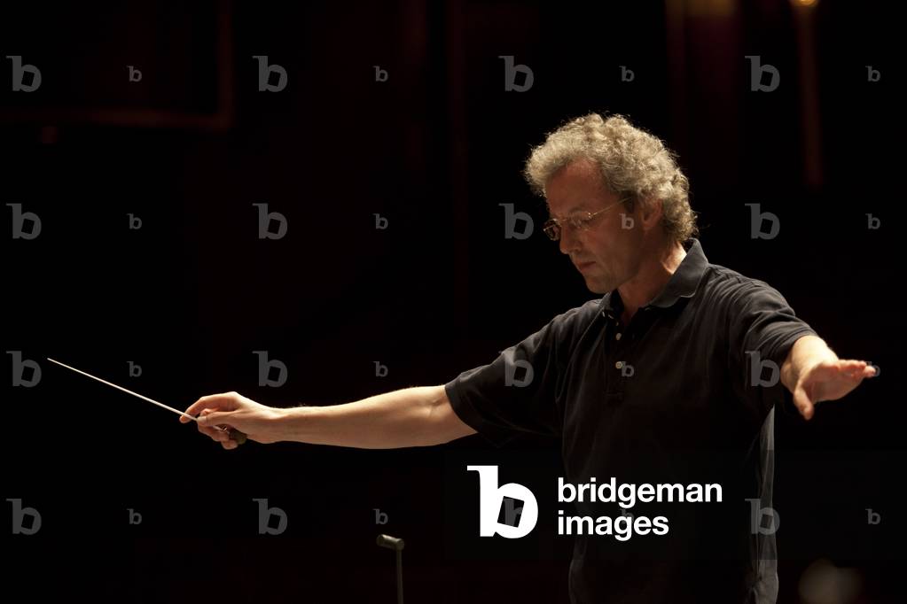 Franz Welser Möst conducting
