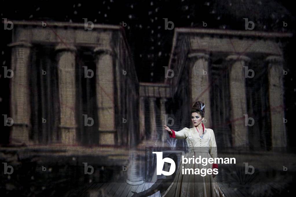 Jeanette Vecchione in The magic flute by Mozart, theatre des Champs Elysees, dec 2011 (photo)