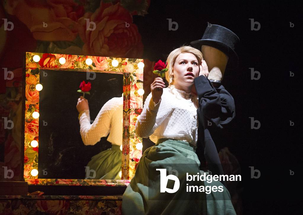 Tipping The Velvet (photo)