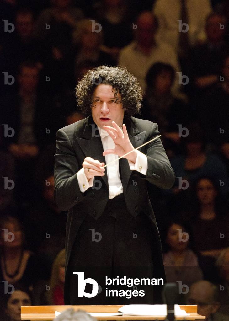 G. Dudamel conducts the Los Angeles Philharmonic (photo)
