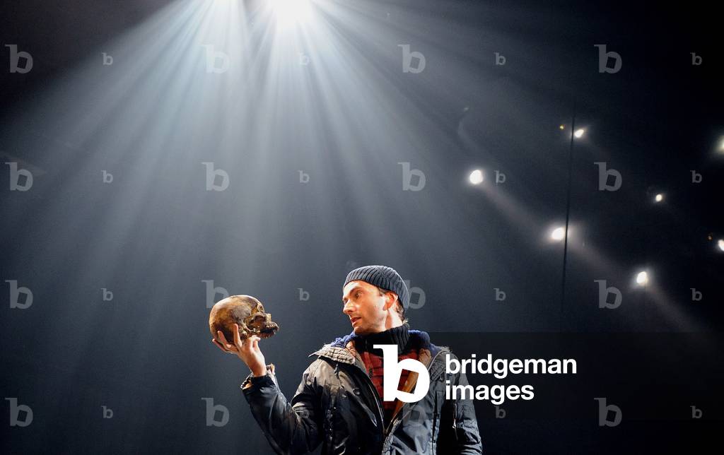 David Tennant in the lead role of Hamlet (photo)
