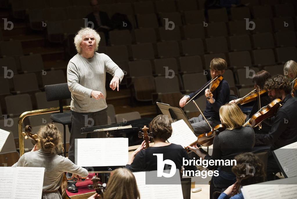 Simon Rattle conducts Orchestra of the Age of Enlightenment (photo)