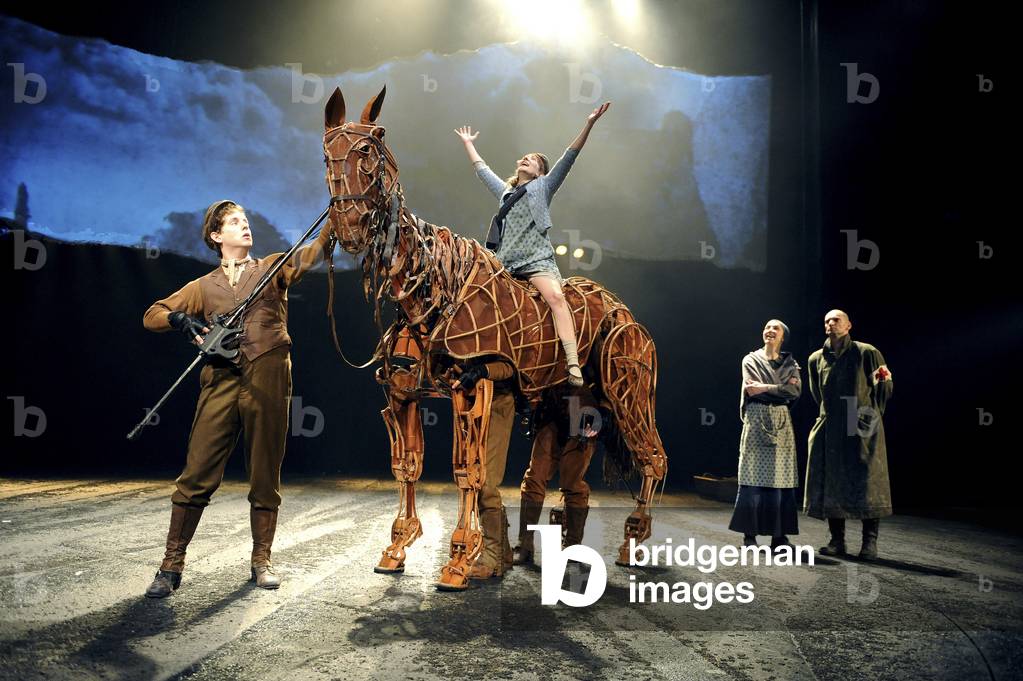 War Horse at New London Theatre, London 2009 (photo)