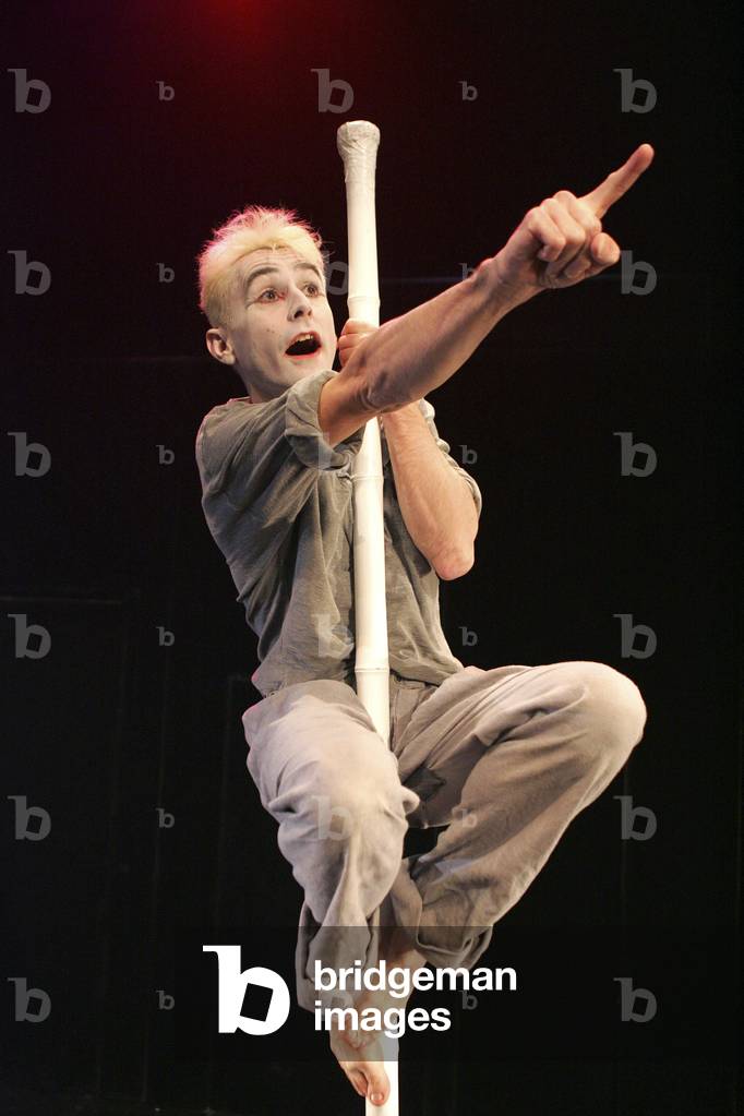 Mervyn Peake 's play (photo)