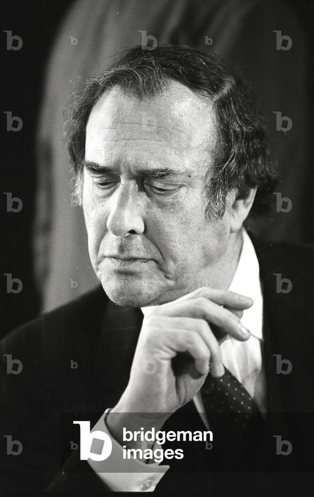 Harold Pinter performing in (photo)