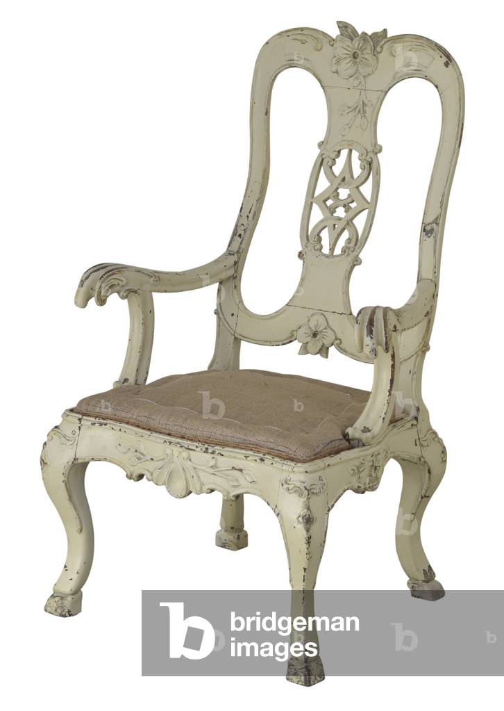 Ivory painted armchair of generous size, carved in the manner of Johann Michael Hoppenhaupt (wood)
