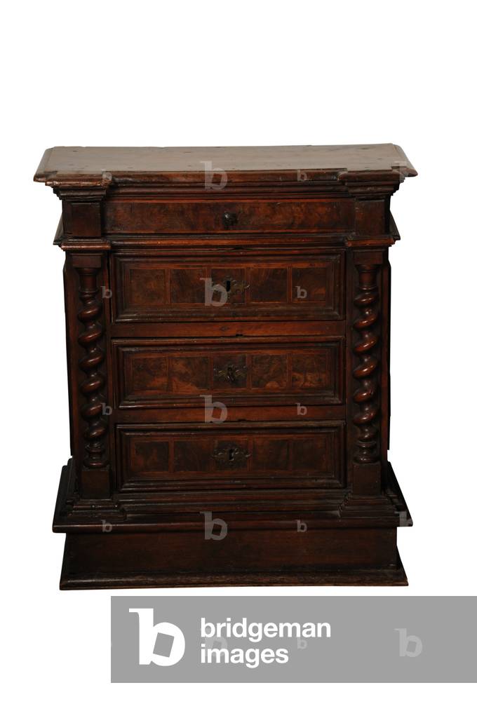 Walnut small chest of drawers (walnut)