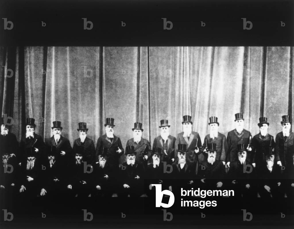Der Zar Lasst sich Photographieren, by Kurt Weill