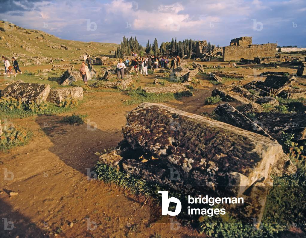 View of tombs (photo)