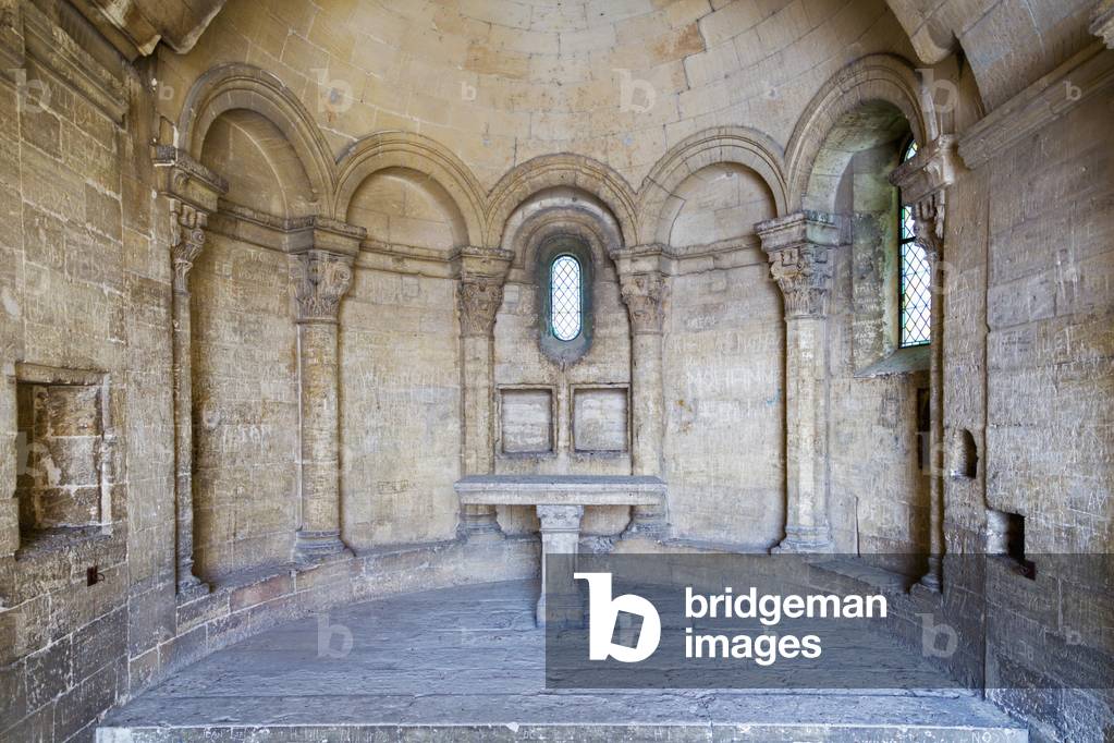 Avignon, Provence-Alpes-Côte d'Azur, France.  The 12th century Saint Benezet Chapel on the St-Benezet bridge.  The historic centre of Avignon is a UNESCO World Heritage Site.