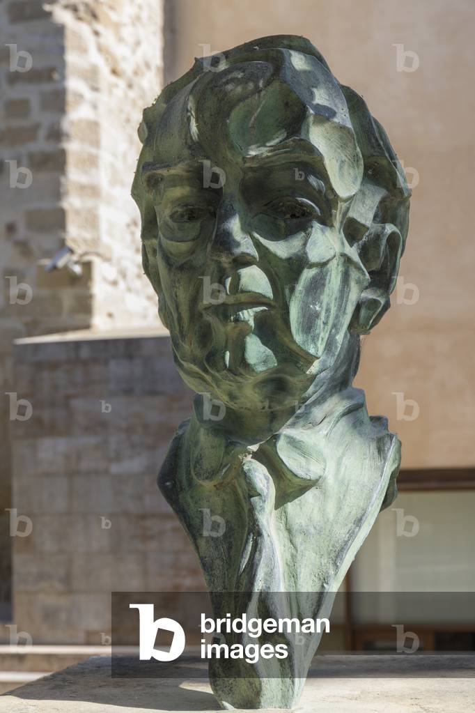 Bust of Spanish poet Antonio Machado, 2019 (photo)