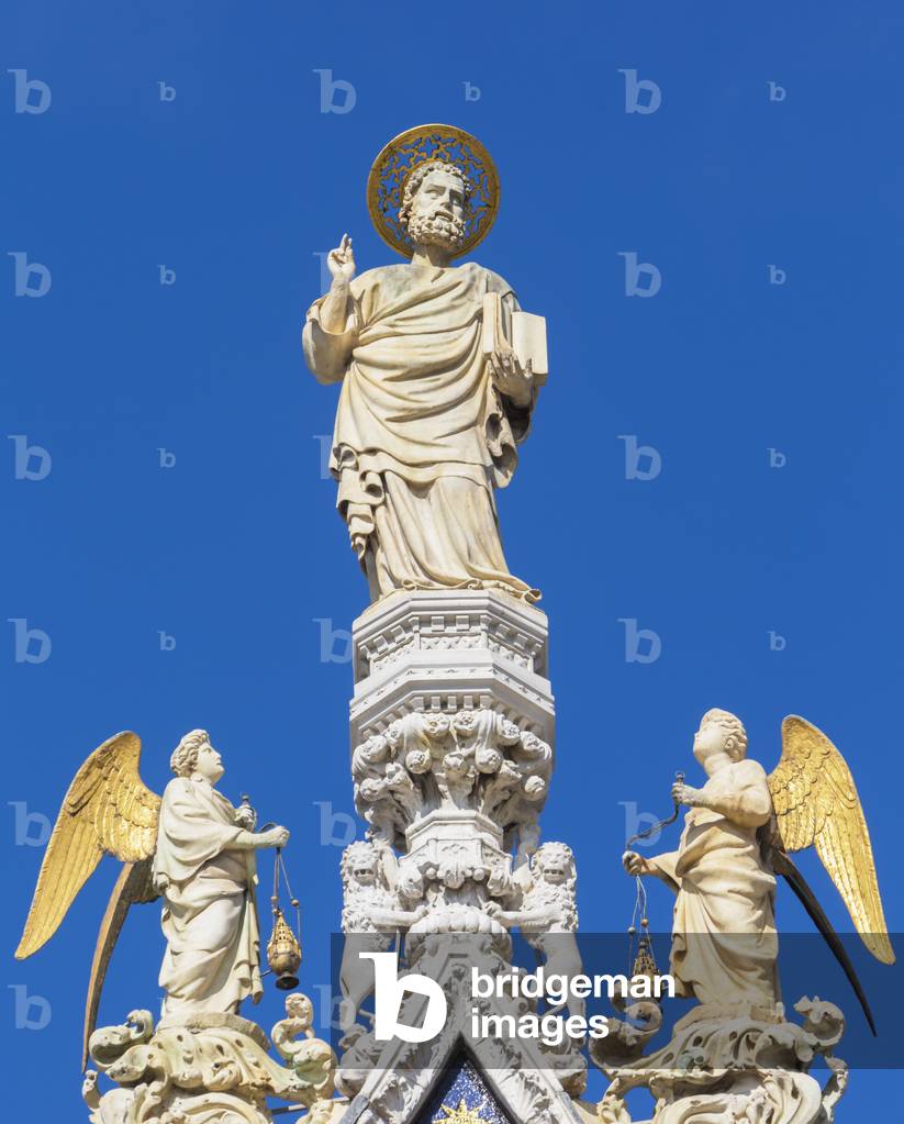 Statue of St. Mark, the patron of Venice, surrounded by angels, Venice, Veneto Region, Italy (photo)
