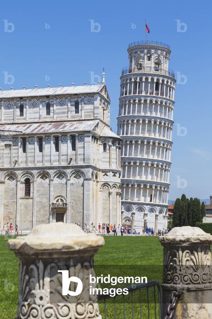 The Leaning Tower of Pisa in the Campo dei Miracoli, or Field of Miracles, Pisa, Pisa Province, Tuscany, Italy (photo)