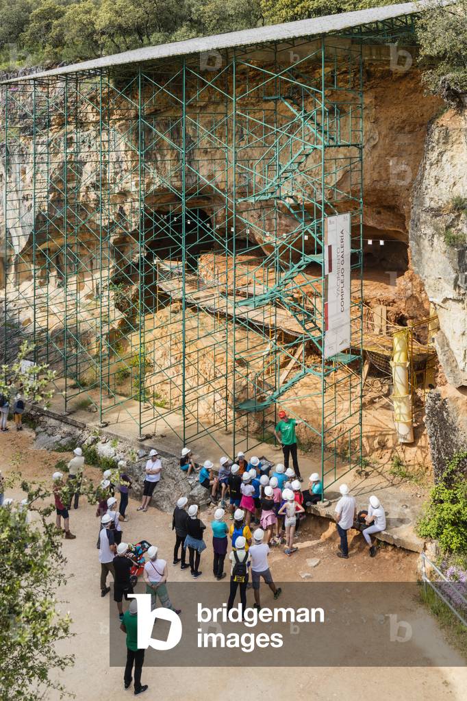 Visitors listening to an archeological guide at the Archeological site of Atapuerca, Atapuerca archeological site, Burgos Province, Castilla y Leon, Spain (photo)