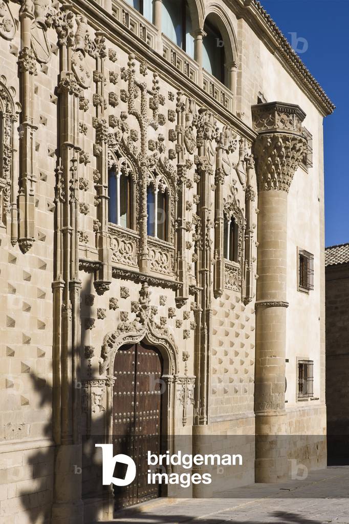 Door of the Universidad Internacional de Andalucia Antonio Machado in the Palacio de Jabalquinto (photo)