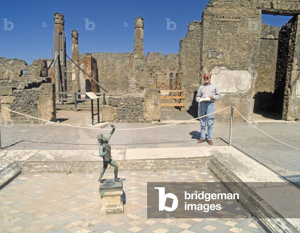 Courtyard with a statue of a faun (photo)