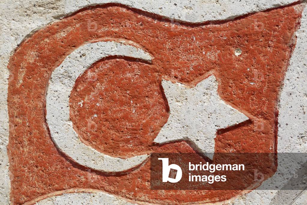 Turkish flag moulded in cement.