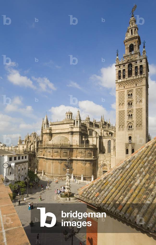 La Giralda tower and cathedral seen across Plaza Virgen de los Reyes, Seville, Spain