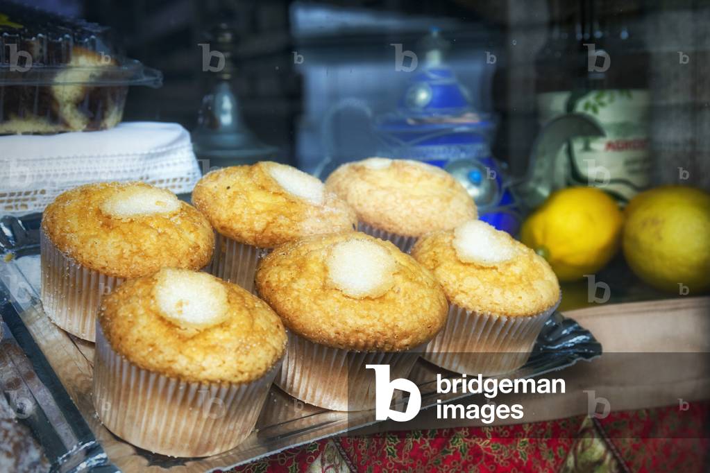 Typical Spanish cakes known as magdalenas (photo)