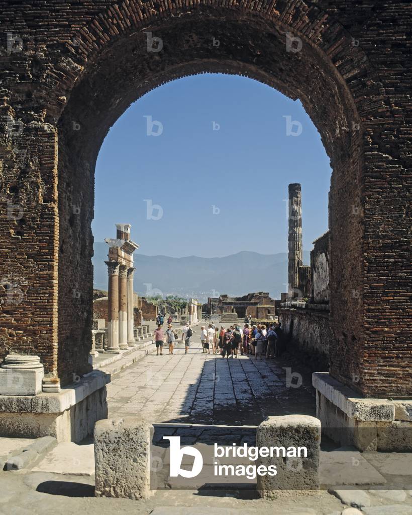 View of the Forum through the Arch of Germanicus (photo)