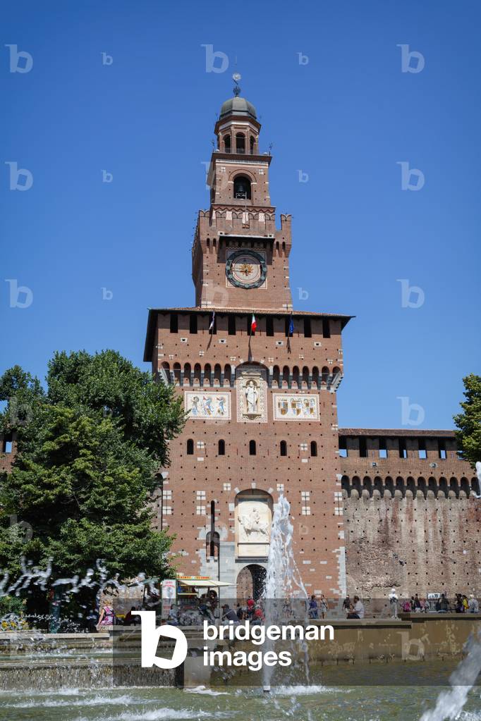 Entrance to the Castello Sforzesco, Milan, Italy (photo)