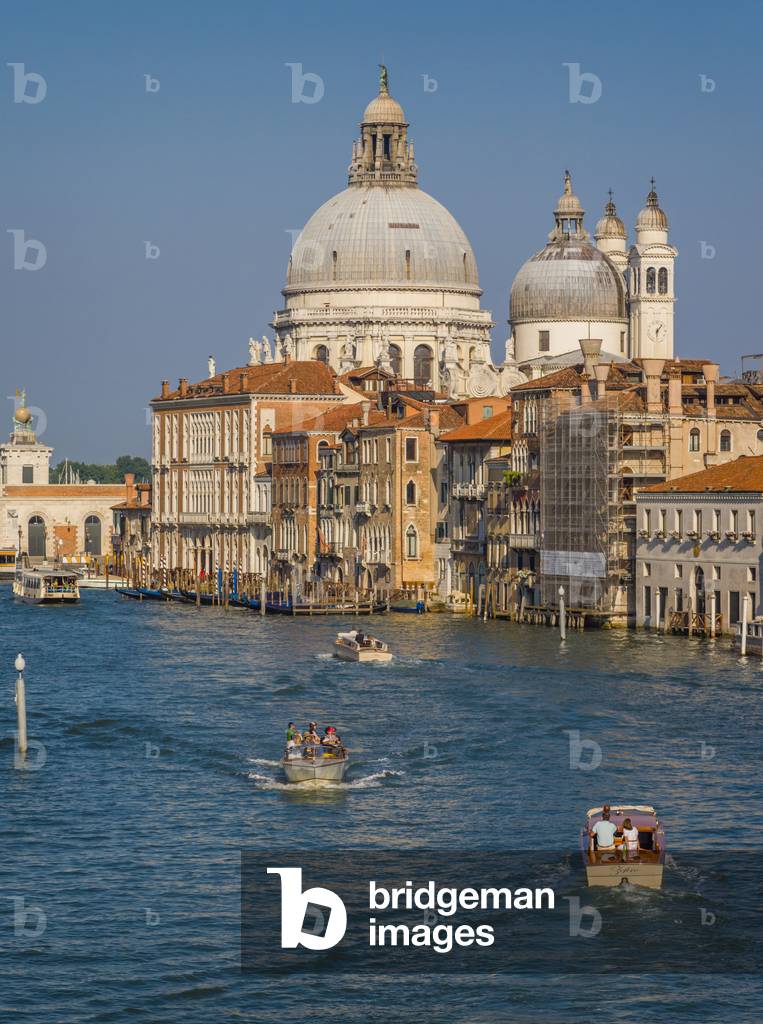 View along the Grand Canal to Santa Maria della Salute, Venice, Veneto Region, Italy (photo)