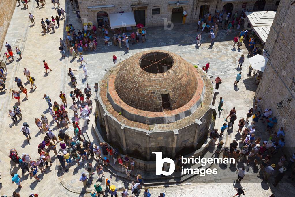 The Big Fountain of Onofrio in the Old City, Dubrovnik, Croatia (photo)
